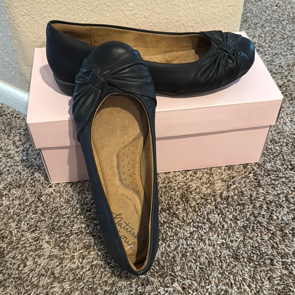 Naturalizer Black Flats Versatile Comfort